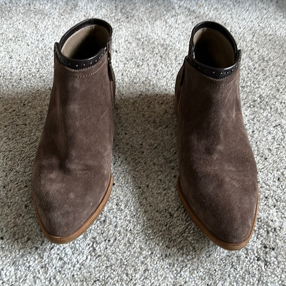 Italeau Italian made Suede Booties. Size 8-1/2 / 38-1/2 EU